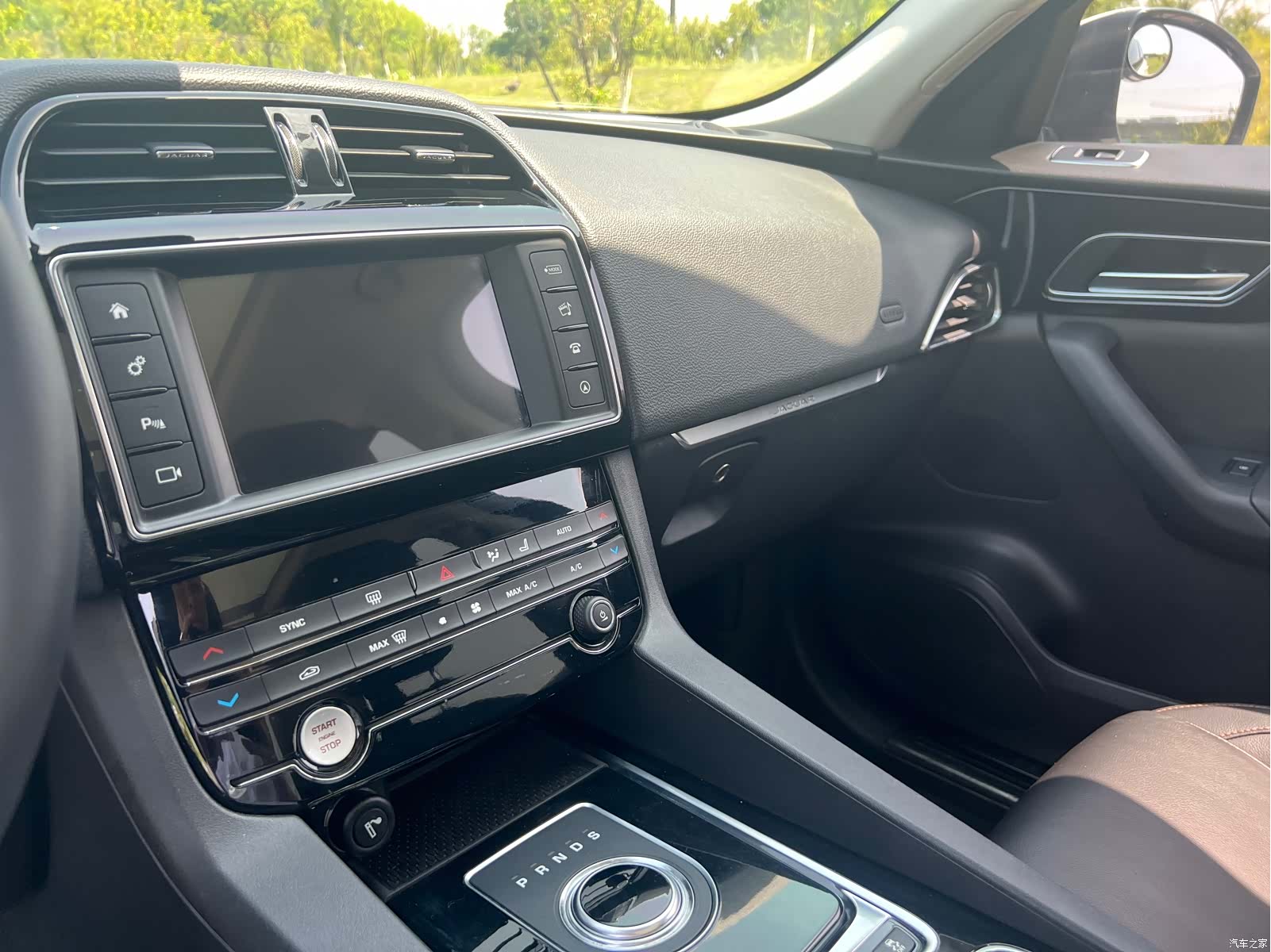 Jaguar F-PACE, 2018 10