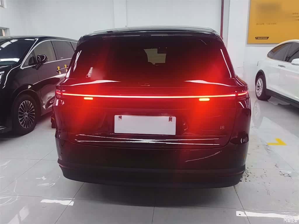 Li Auto i8, 2025 6