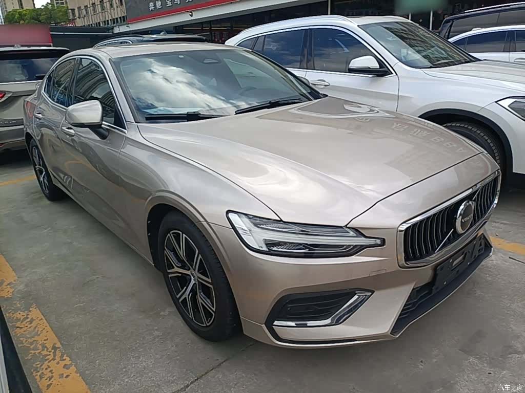 Volvo S60, 2022 4