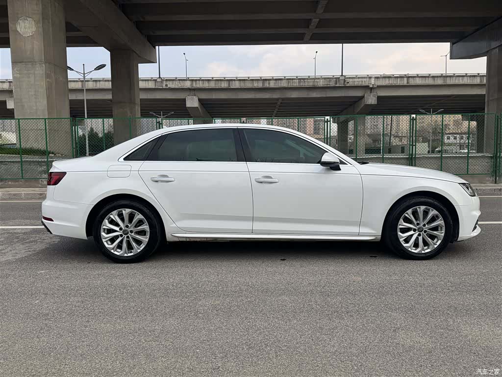 Audi A4L, 2020 все фото