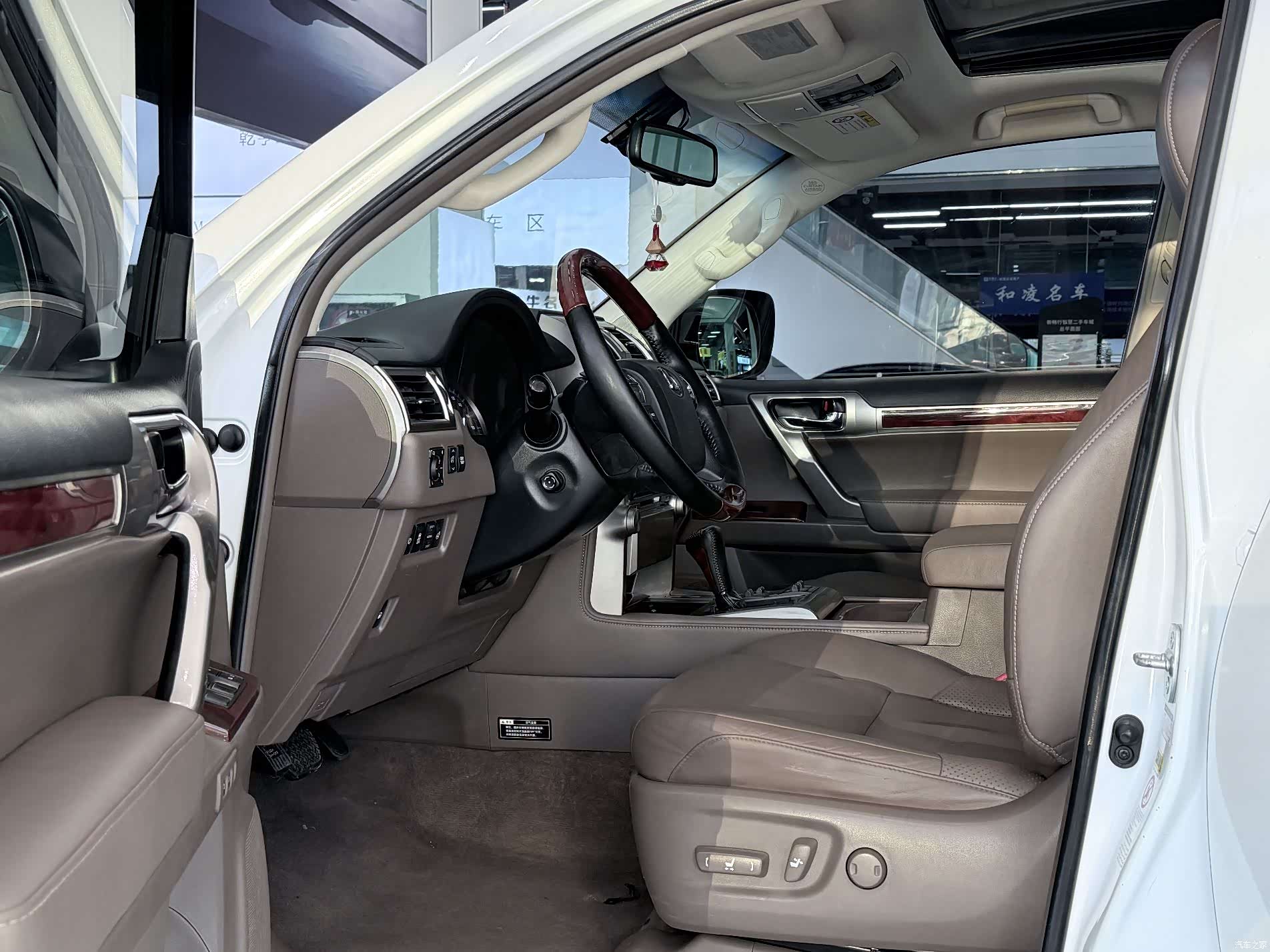 Lexus GX, 2012 6