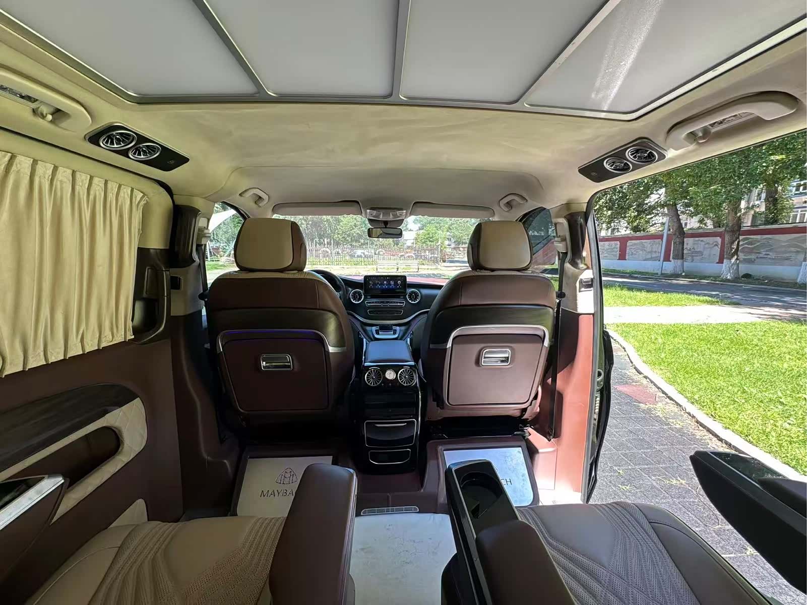 Mercedes-Benz 7, 2023 18