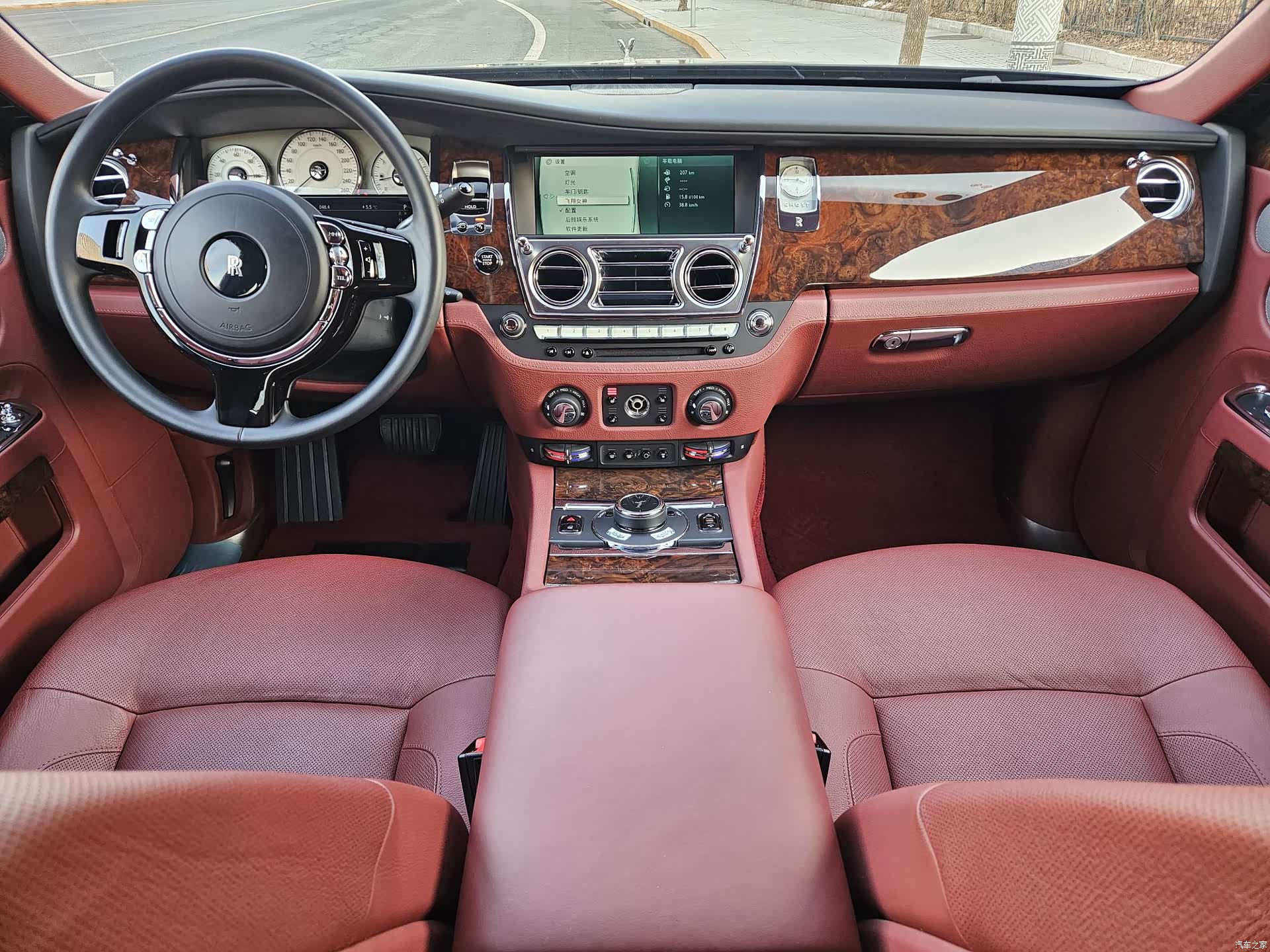 Rolls-Royce Ghost, 2014 7