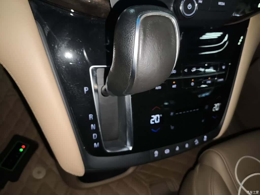 Buick GL8, 2017 14