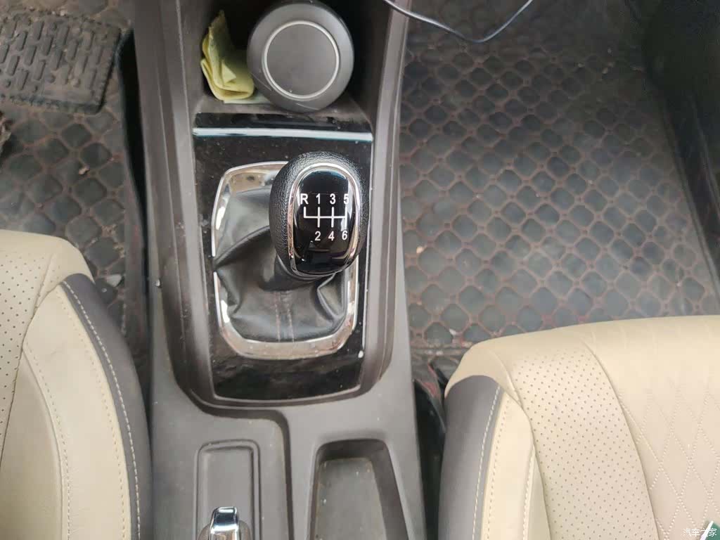 Wuling 310W, 2018 7