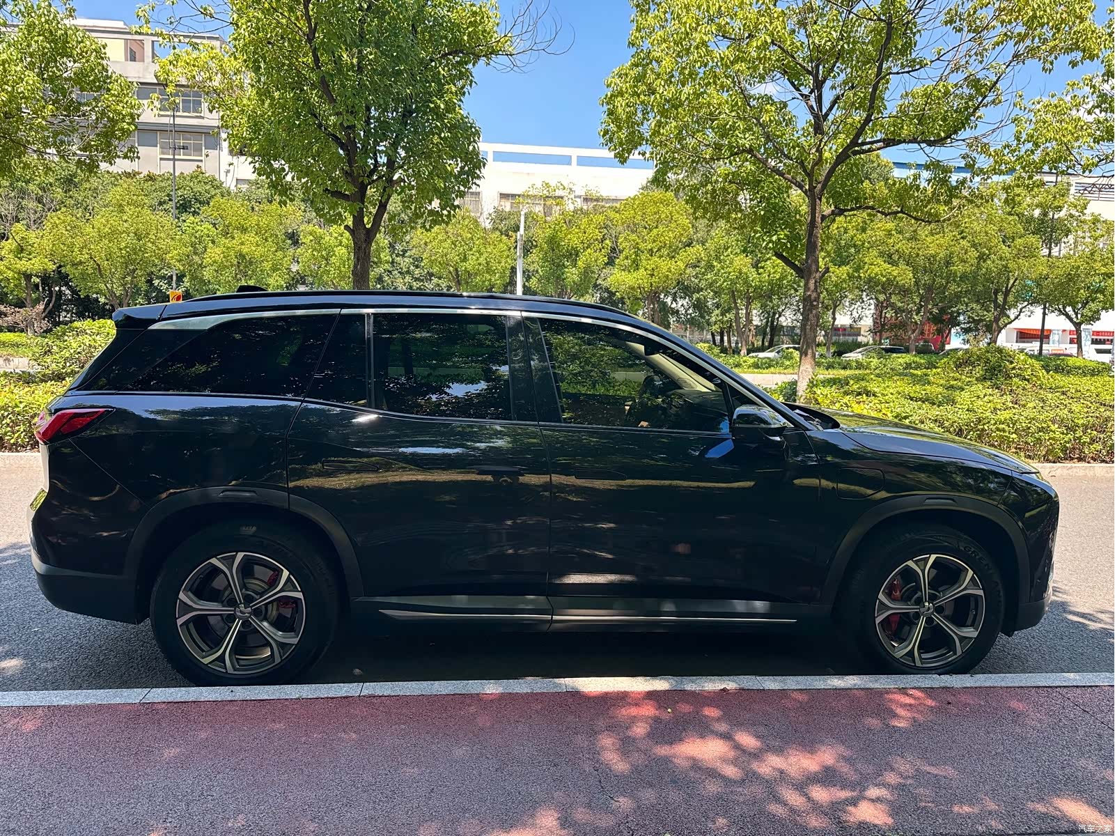 NIO ES8, 2019 4