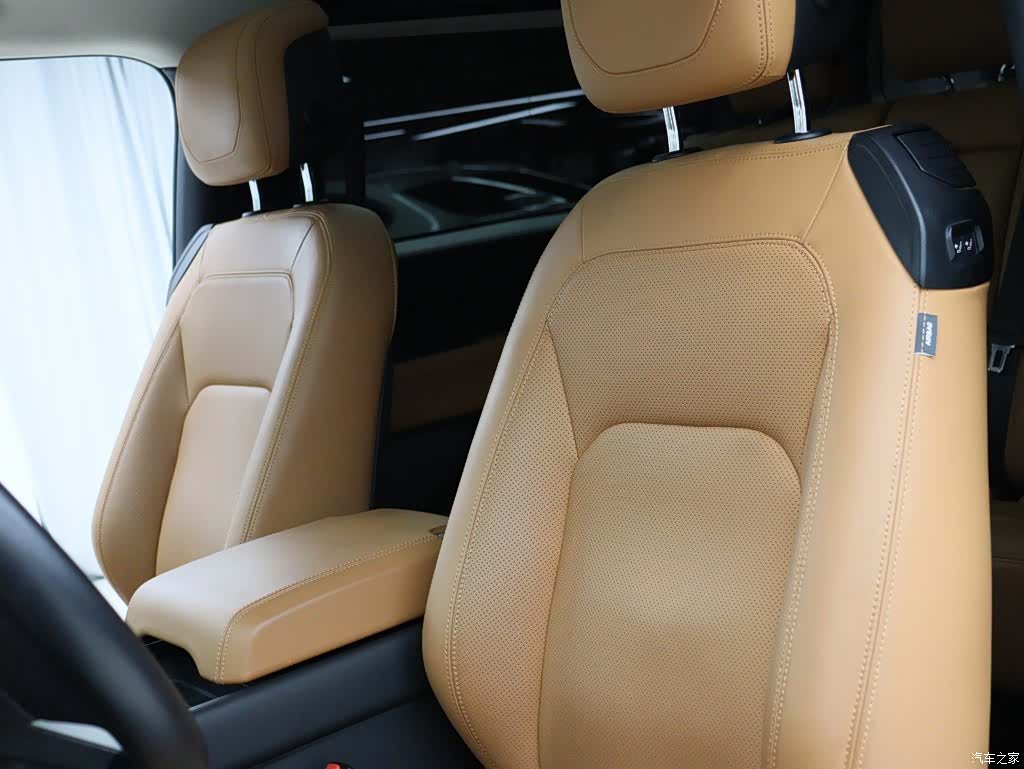 Land Rover Defender, 2022 3