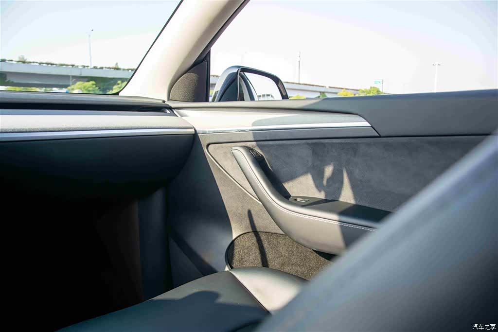Tesla Model Y, 2023 18