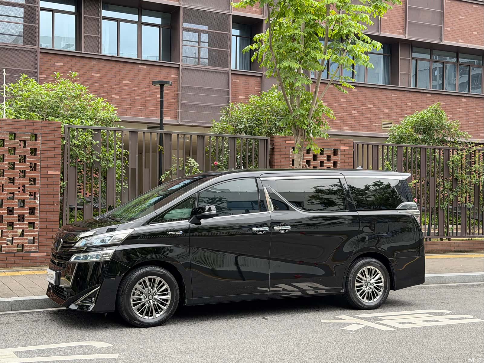 Toyota Vellfire, 2021 3