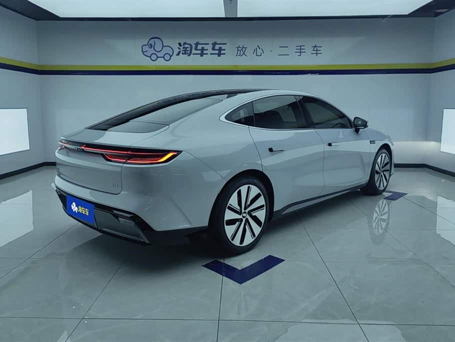 Geely Galaxy Galaxy E8