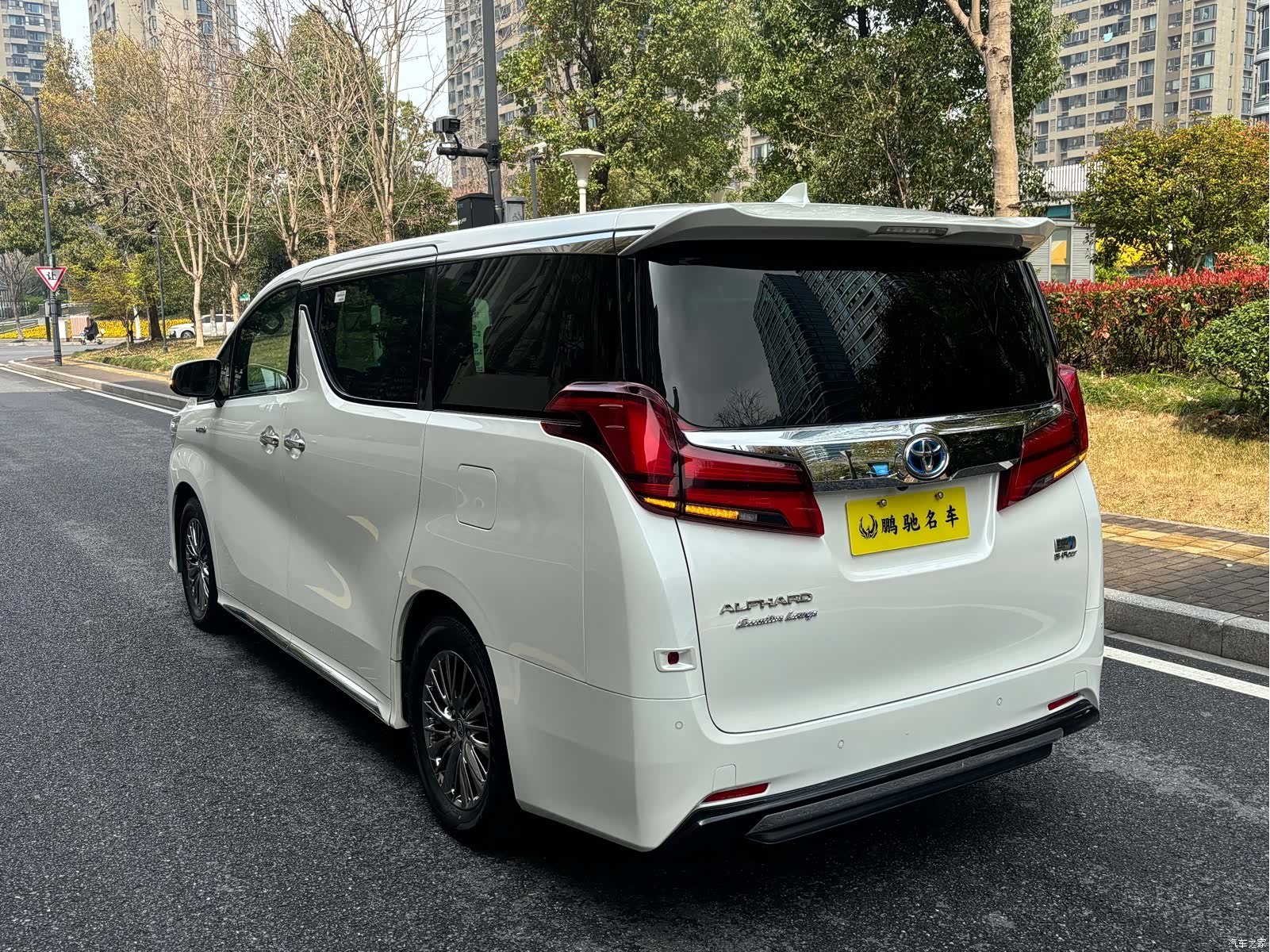Toyota Alphard, 2023 4