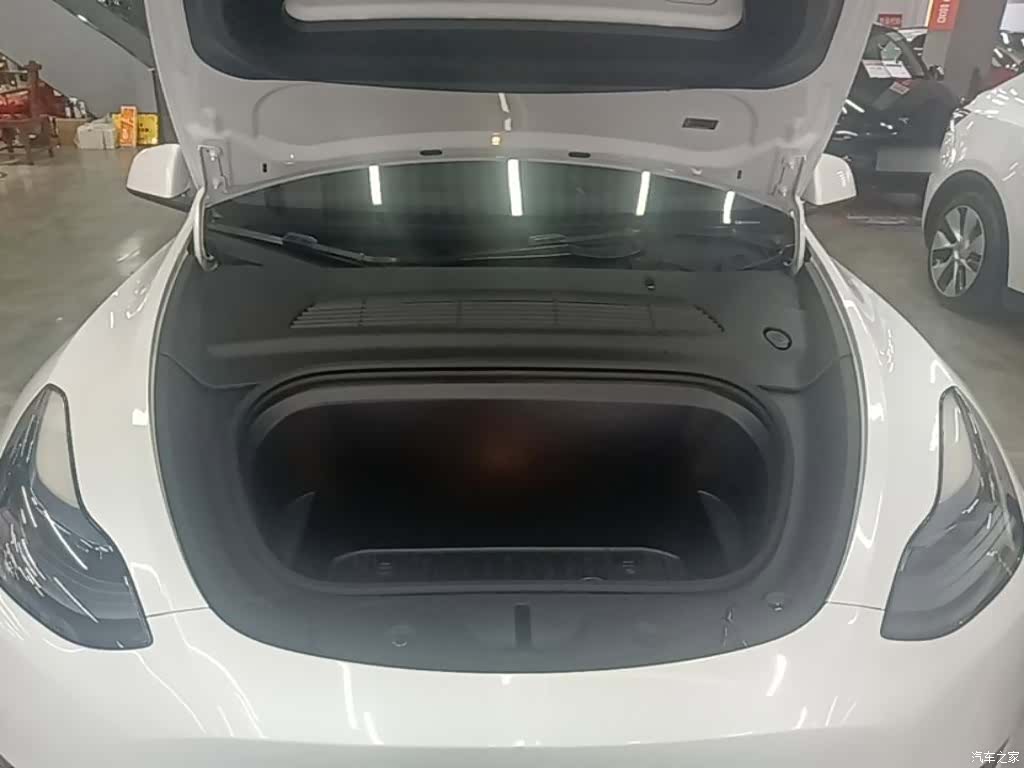 Tesla Model Y, 2024 20