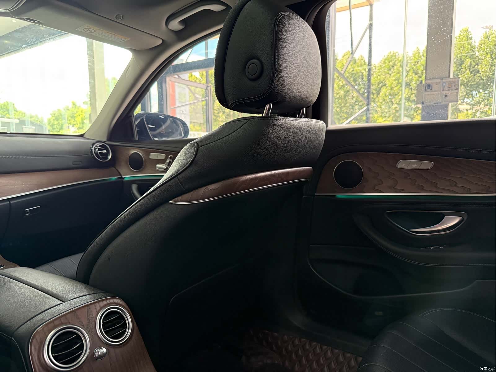 Mercedes-Benz E-Class, 2022 14