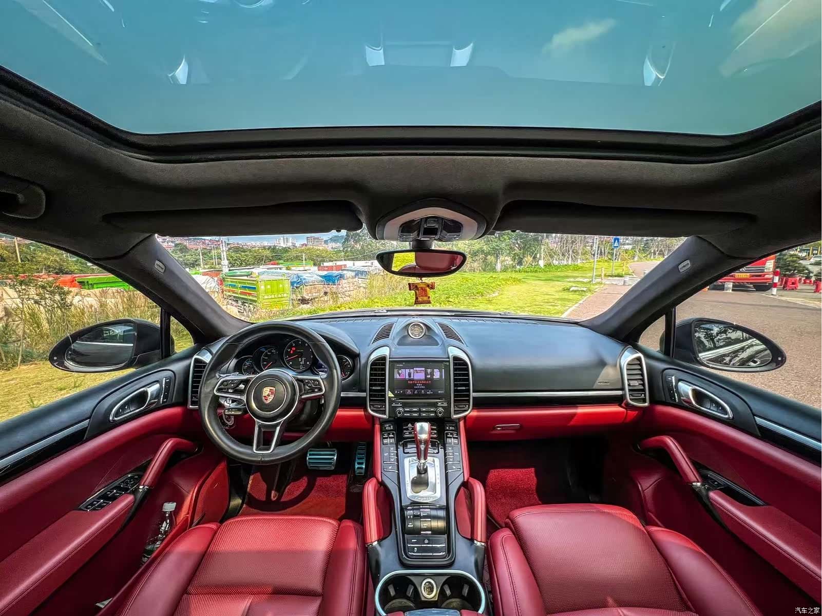 Porsche Cayenne, 2017 все фото