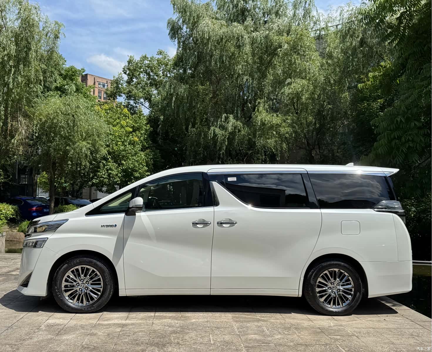 Toyota Vellfire, 2021 4