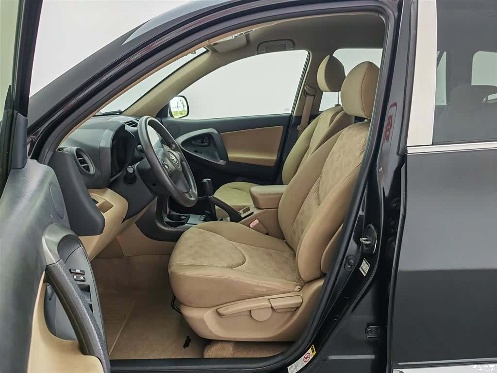 Toyota RAV4, 2012 10