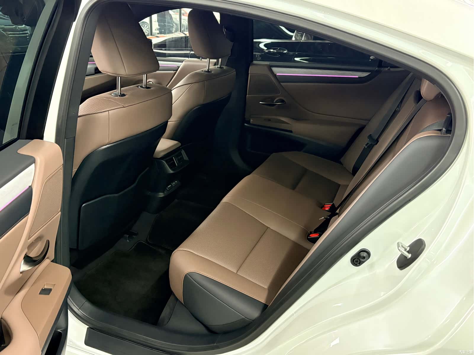 Lexus ES, 2025 8