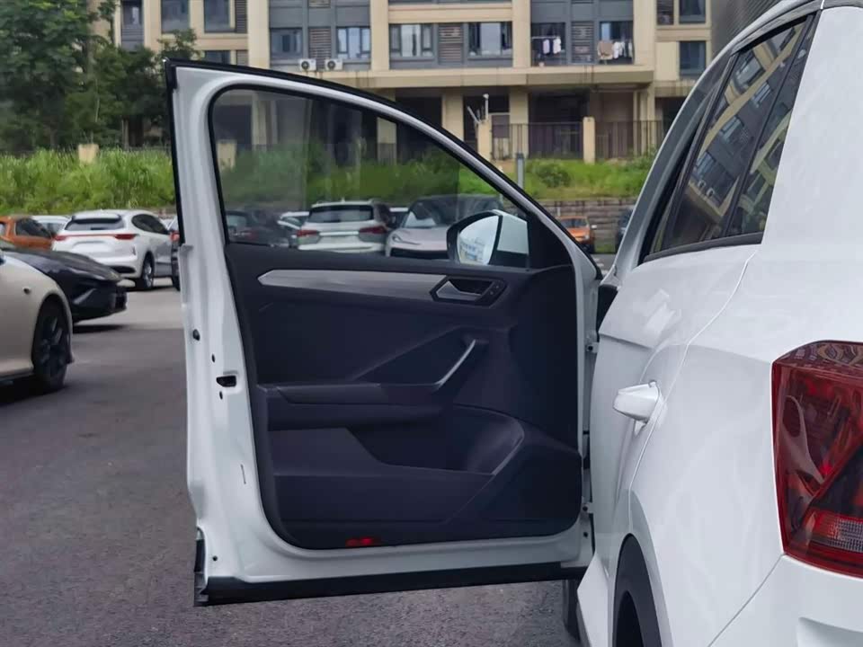 Volkswagen T-ROC exploring Songs