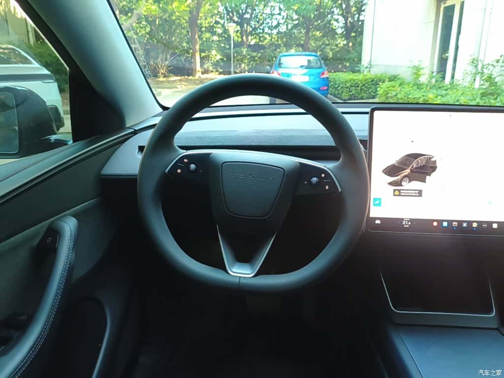 Tesla Model Y, 2025 11