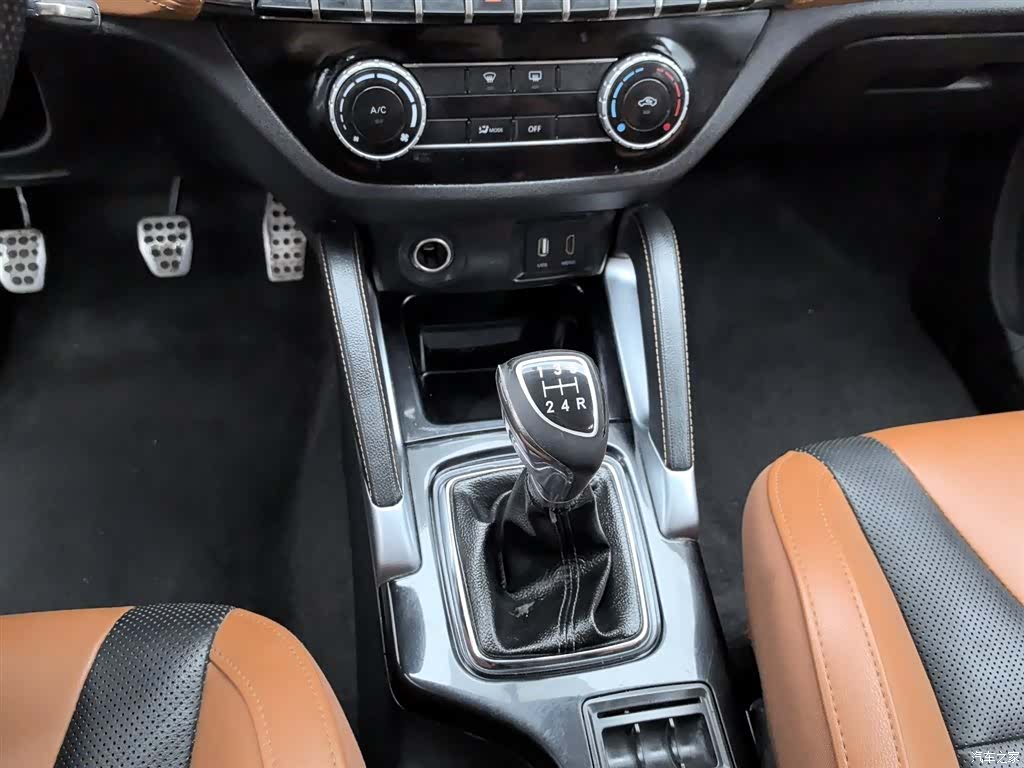 BAIC X35, 2016 13