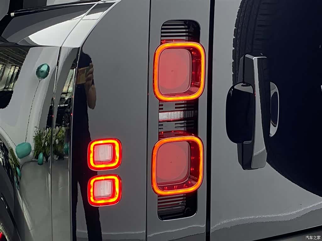 Land Rover Defender, 2023 37