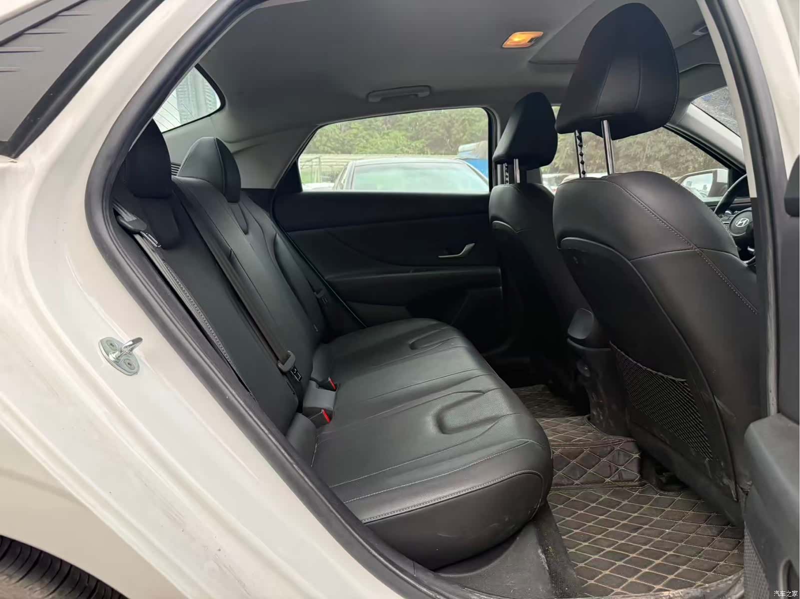 Hyundai Elantra, 2022 11