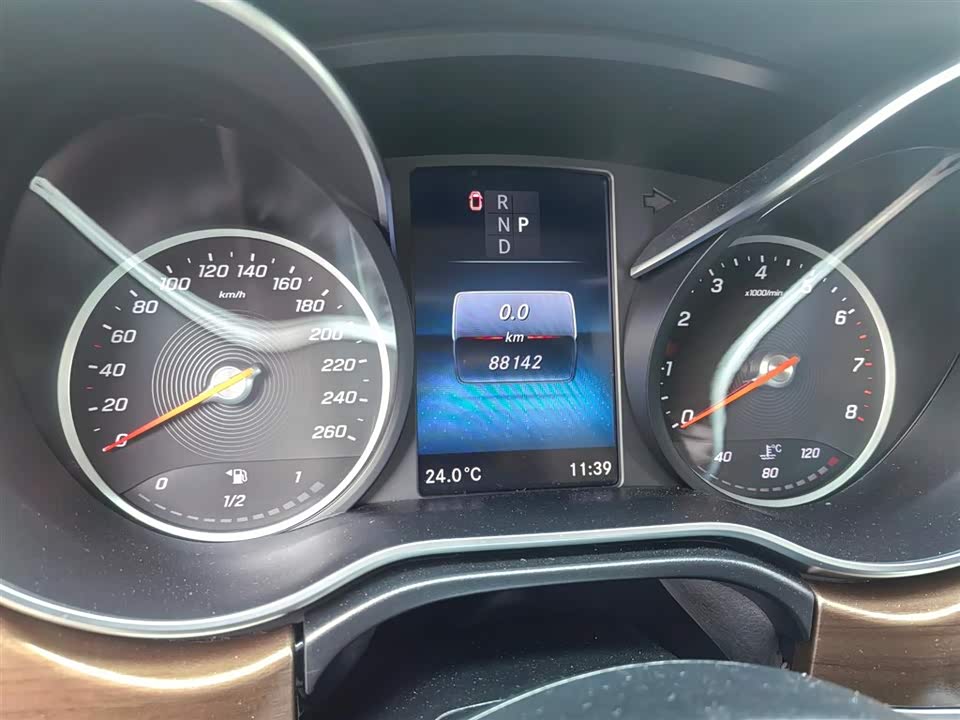 Mercedes-Benz V-class