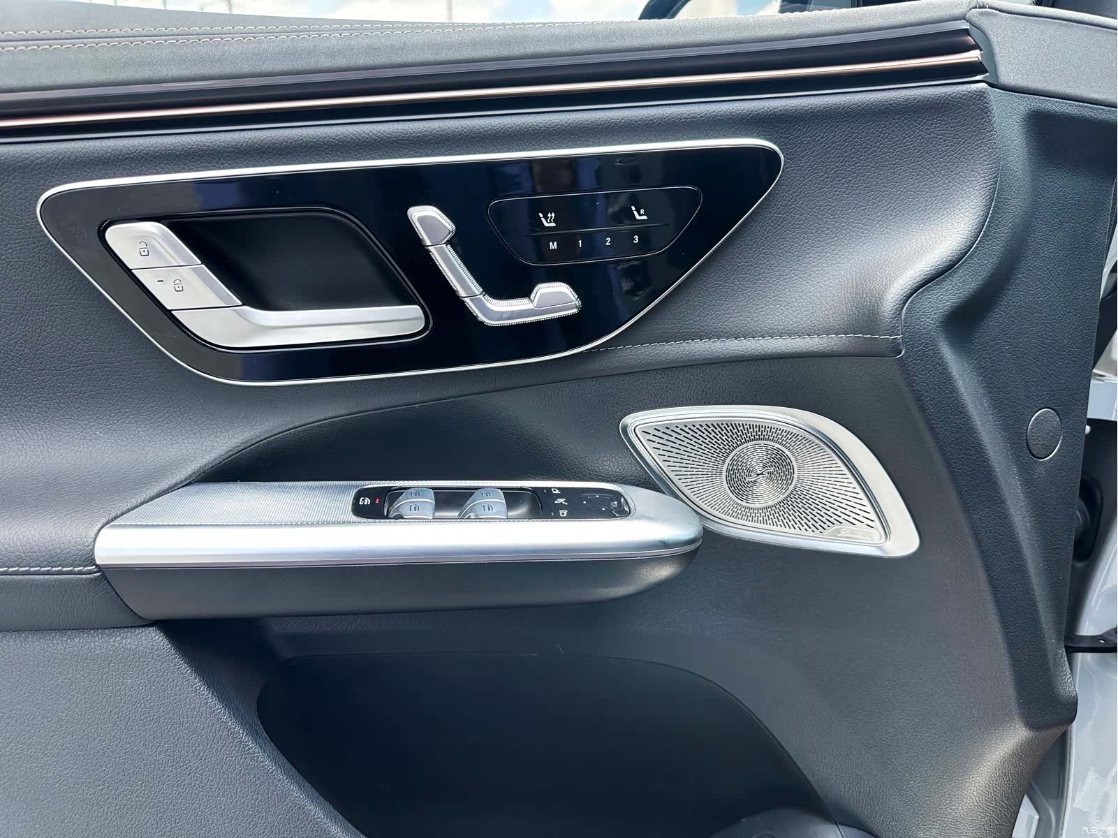 Mercedes-Benz EQE, 2024 19