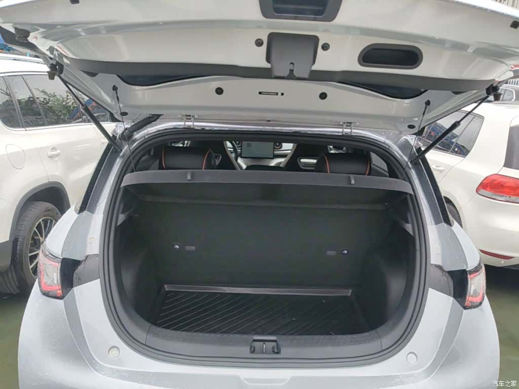 BYD Dolphin, 2022 19