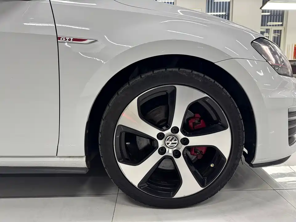 Volkswagen Golf GTI