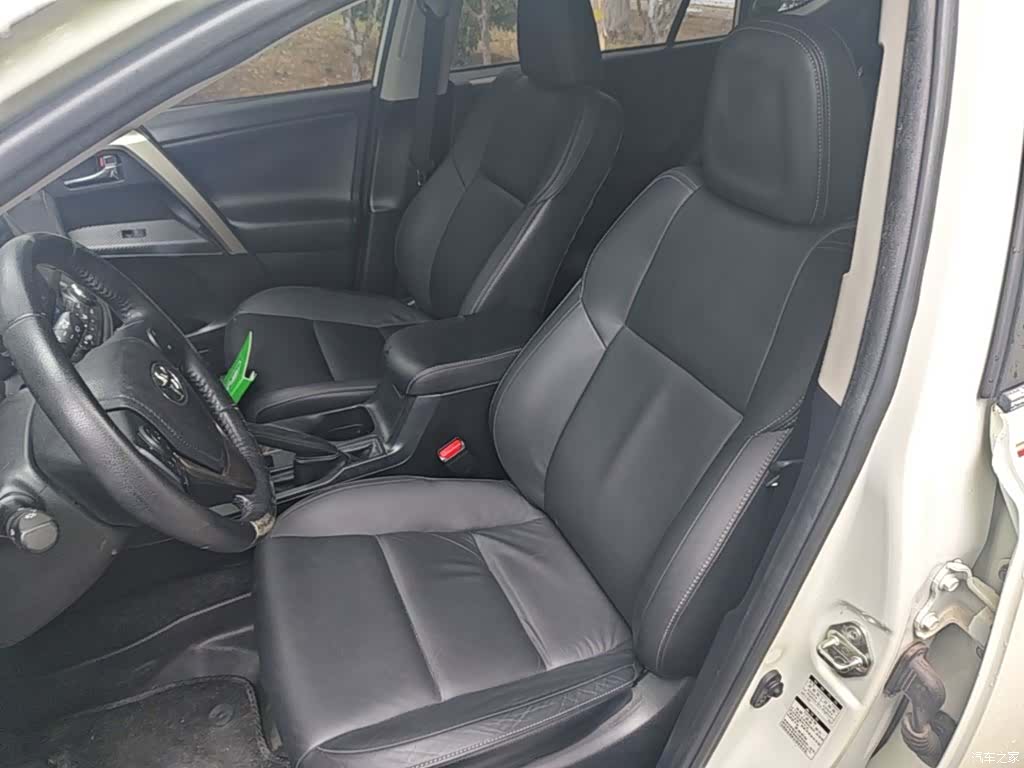 Toyota RAV4, 2015 11