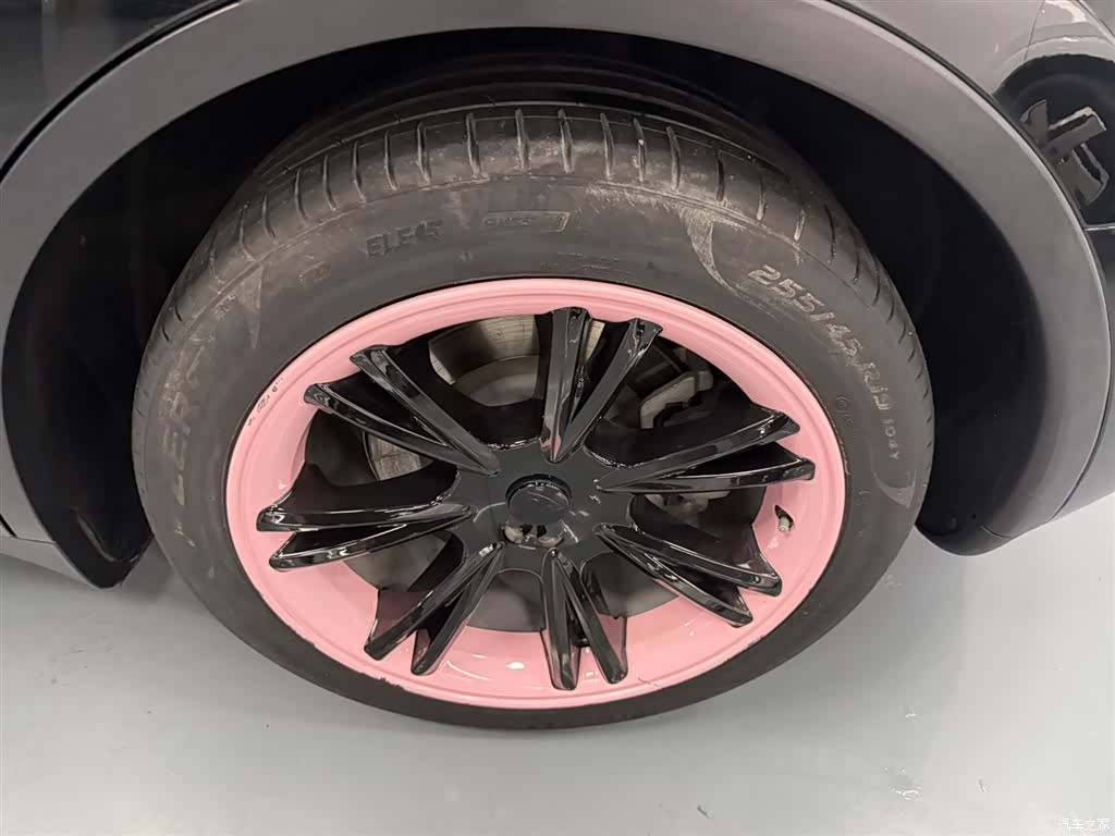 Tesla Model Y, 2023 7