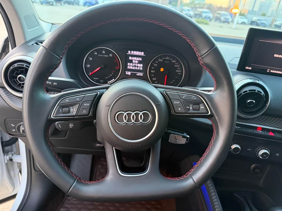 Audi Q2L