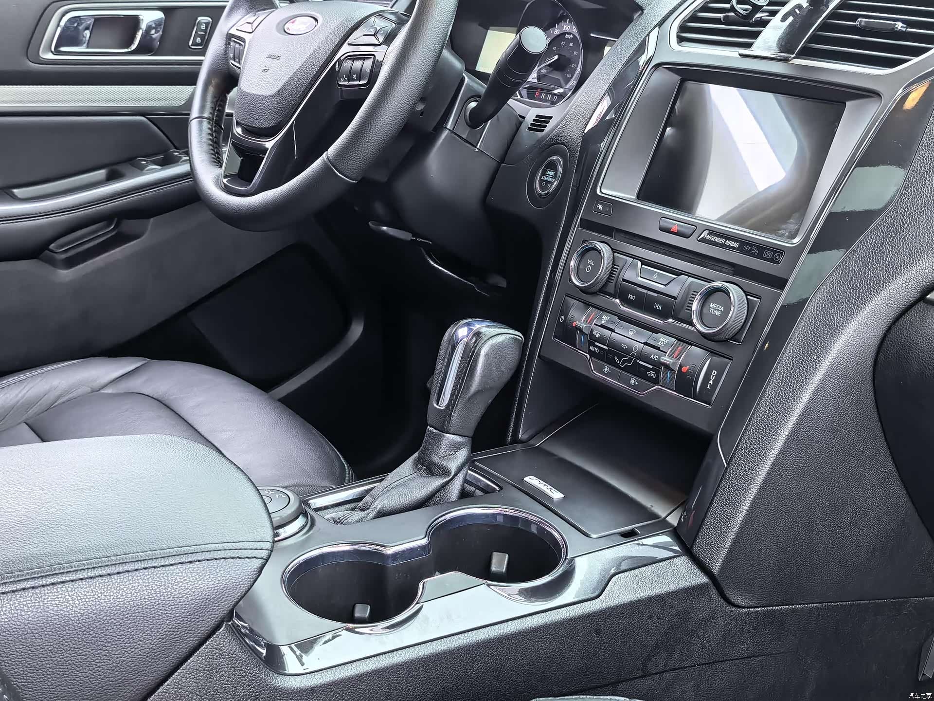 Ford Explorer, 2019 все фото