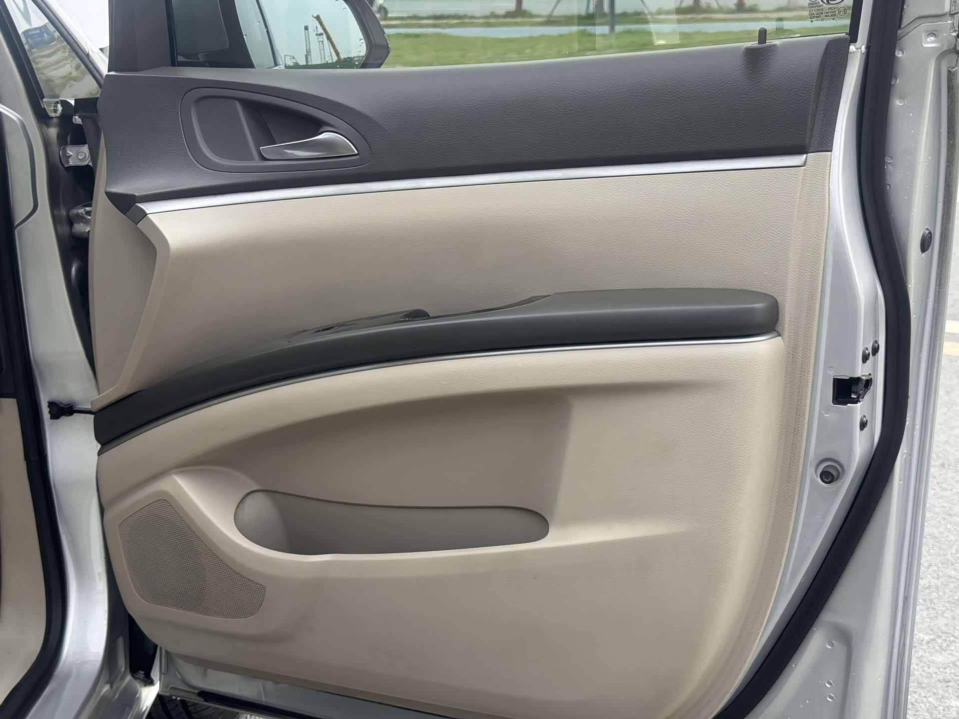 Buick GL8, 2011 15