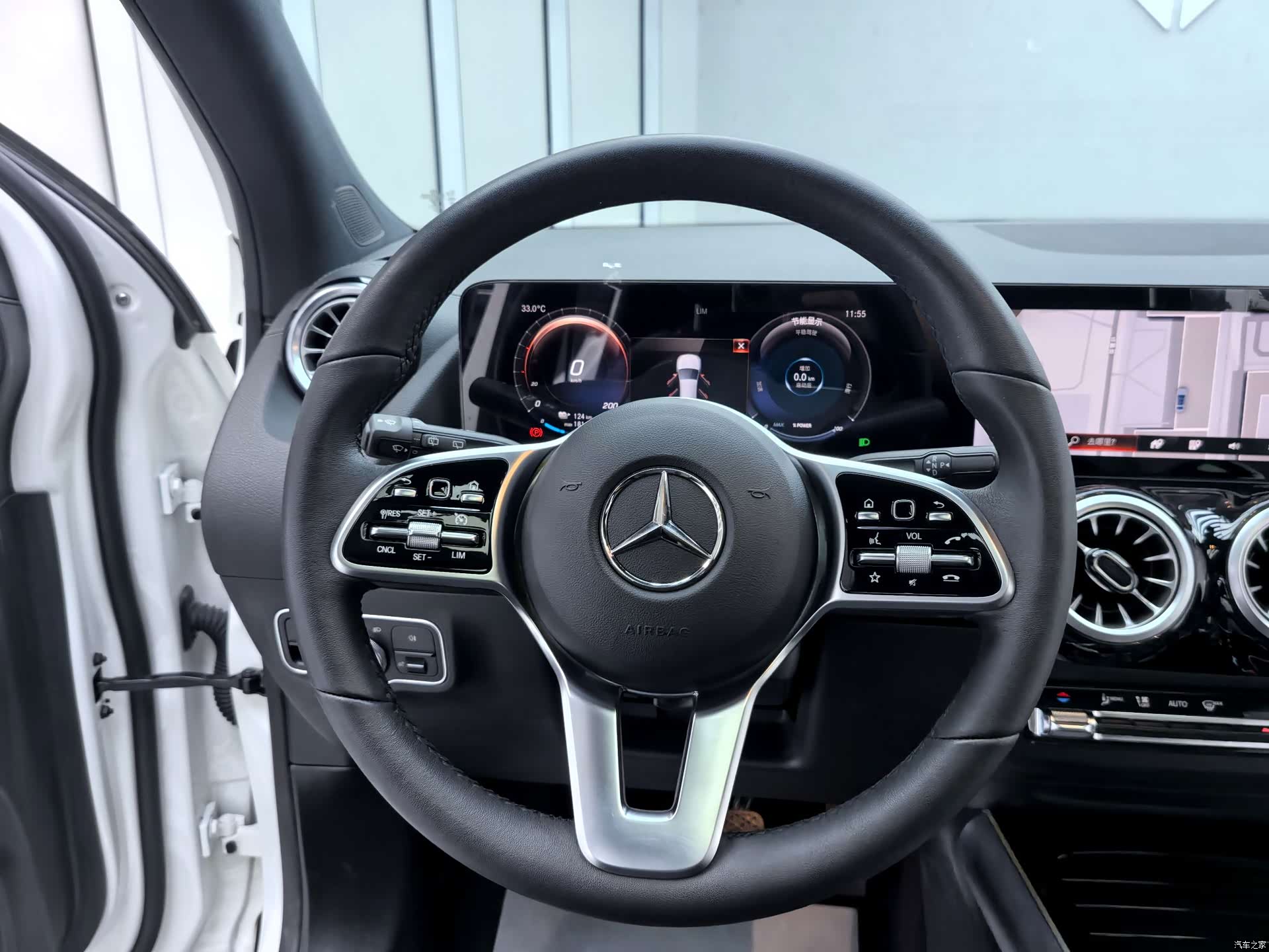 Mercedes-Benz EQA, 2022 4