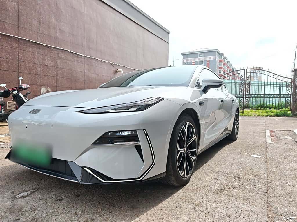 Geely E8, 2025 24