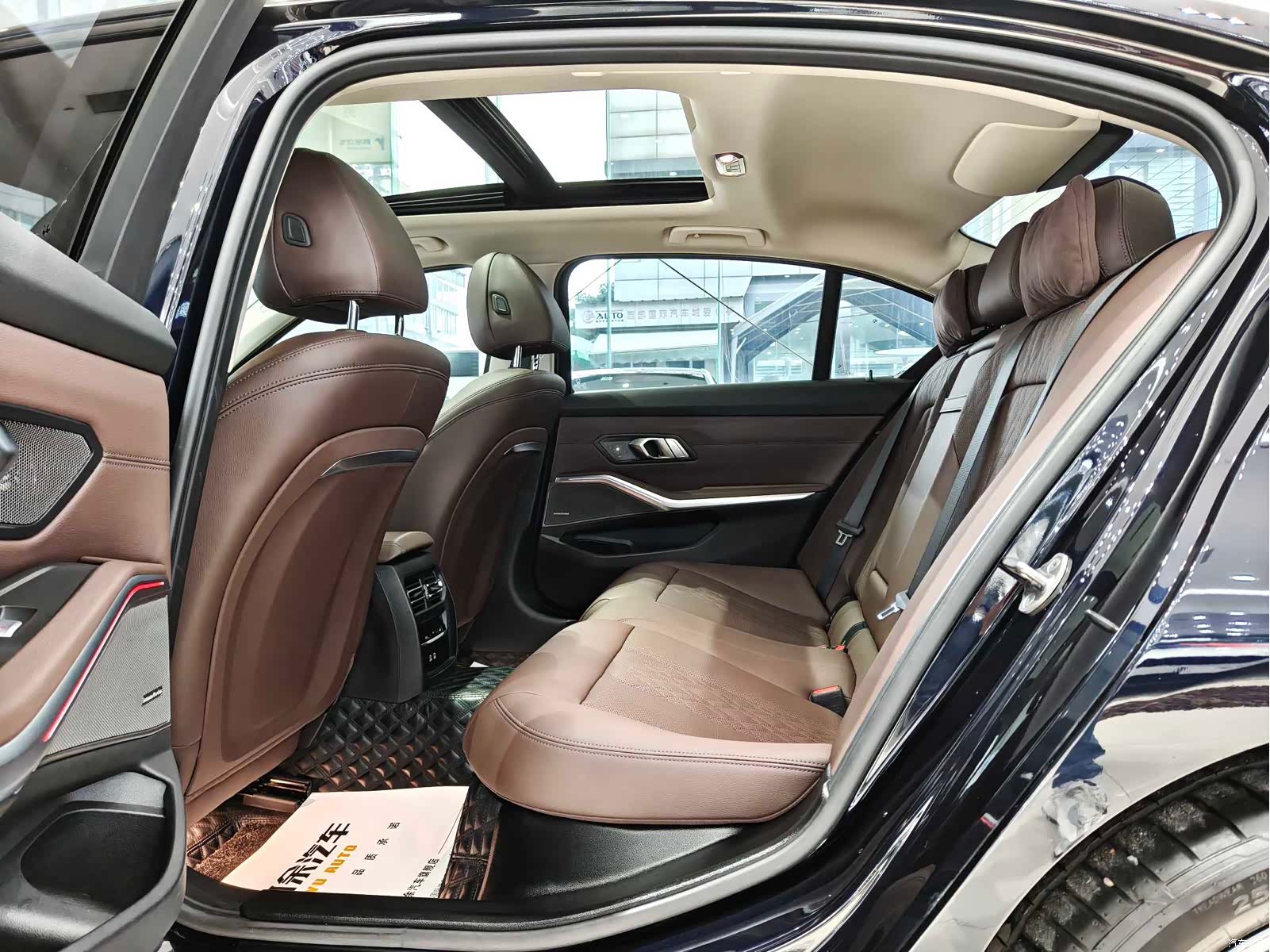 BMW 3 Series, 2025 12