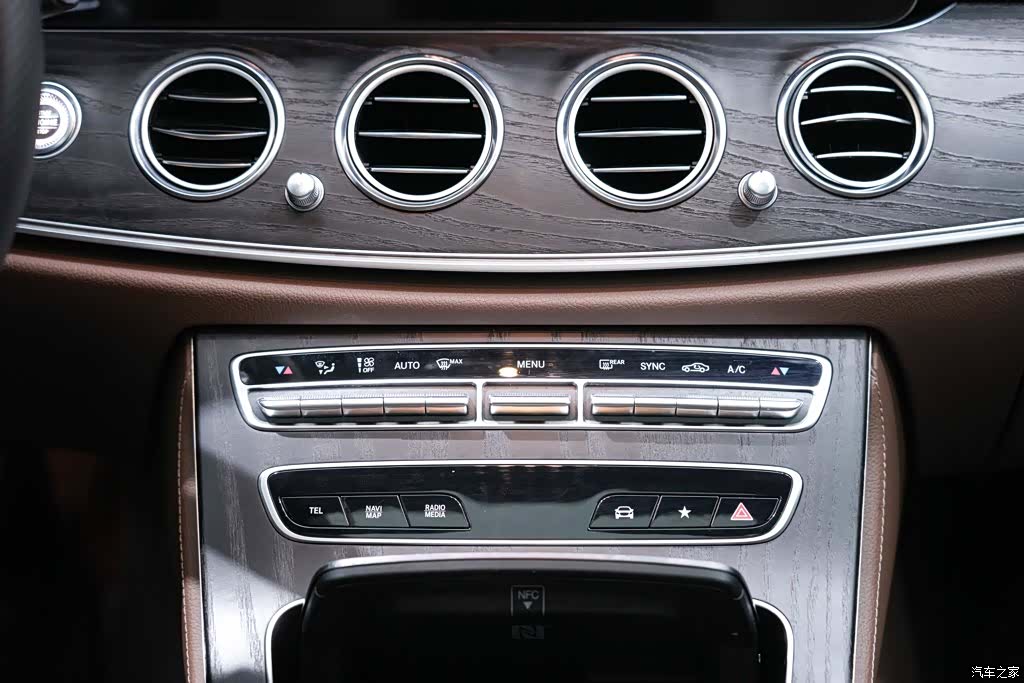 Mercedes-Benz E-Class, 2022 27