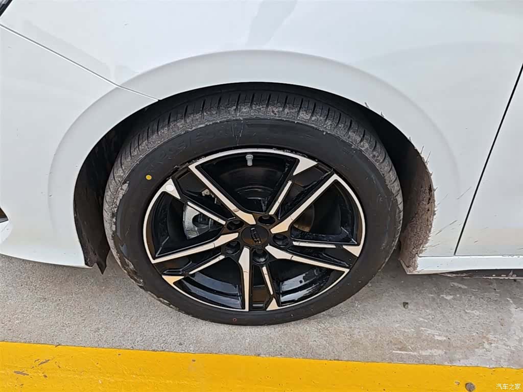 Geely Binray, 2026 23