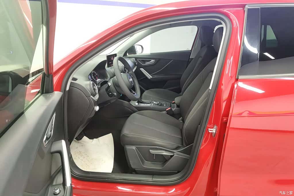 Audi Q2L, 2021 9