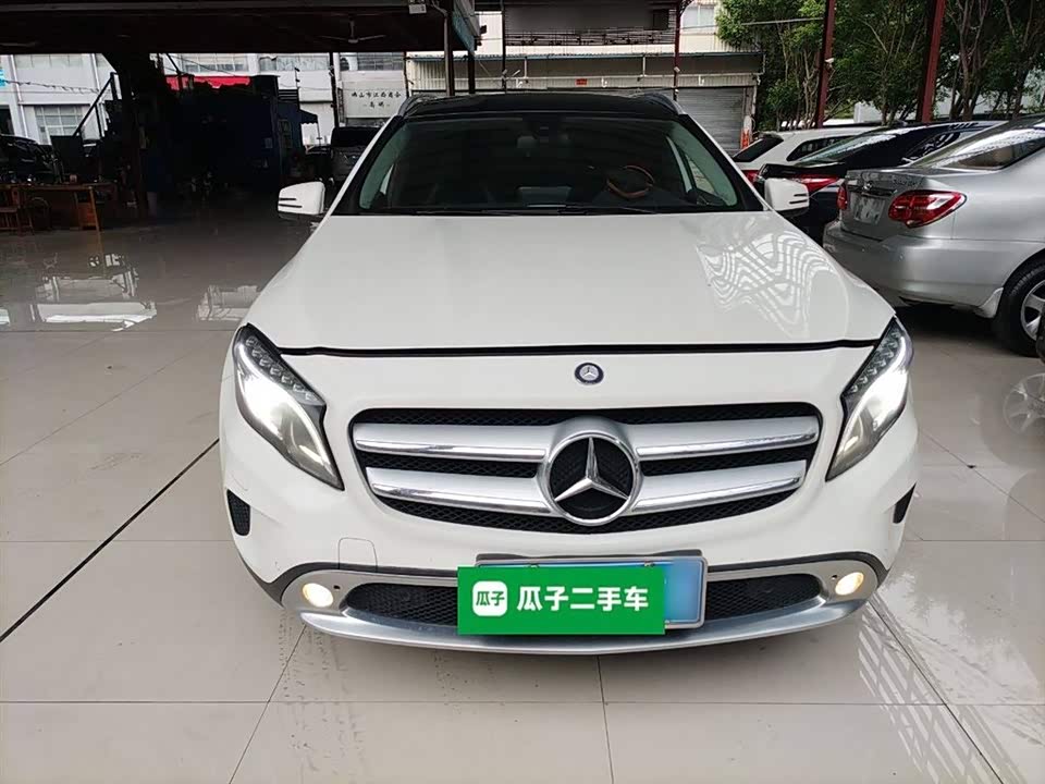 Mercedes-Benz GLA Mercedes-Benz GLA