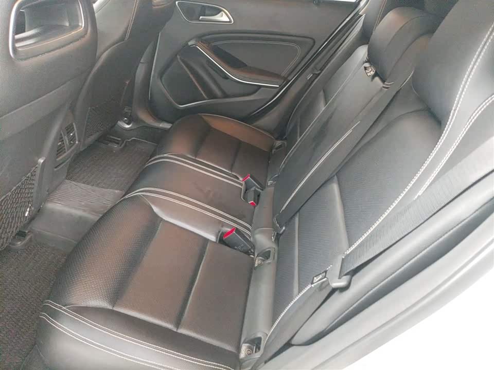 Mercedes-Benz GLA Mercedes-Benz GLA