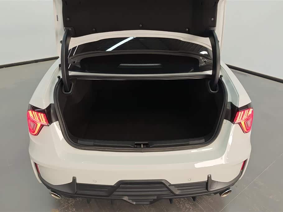 Lynk & Co 03 Lynk & Co 03