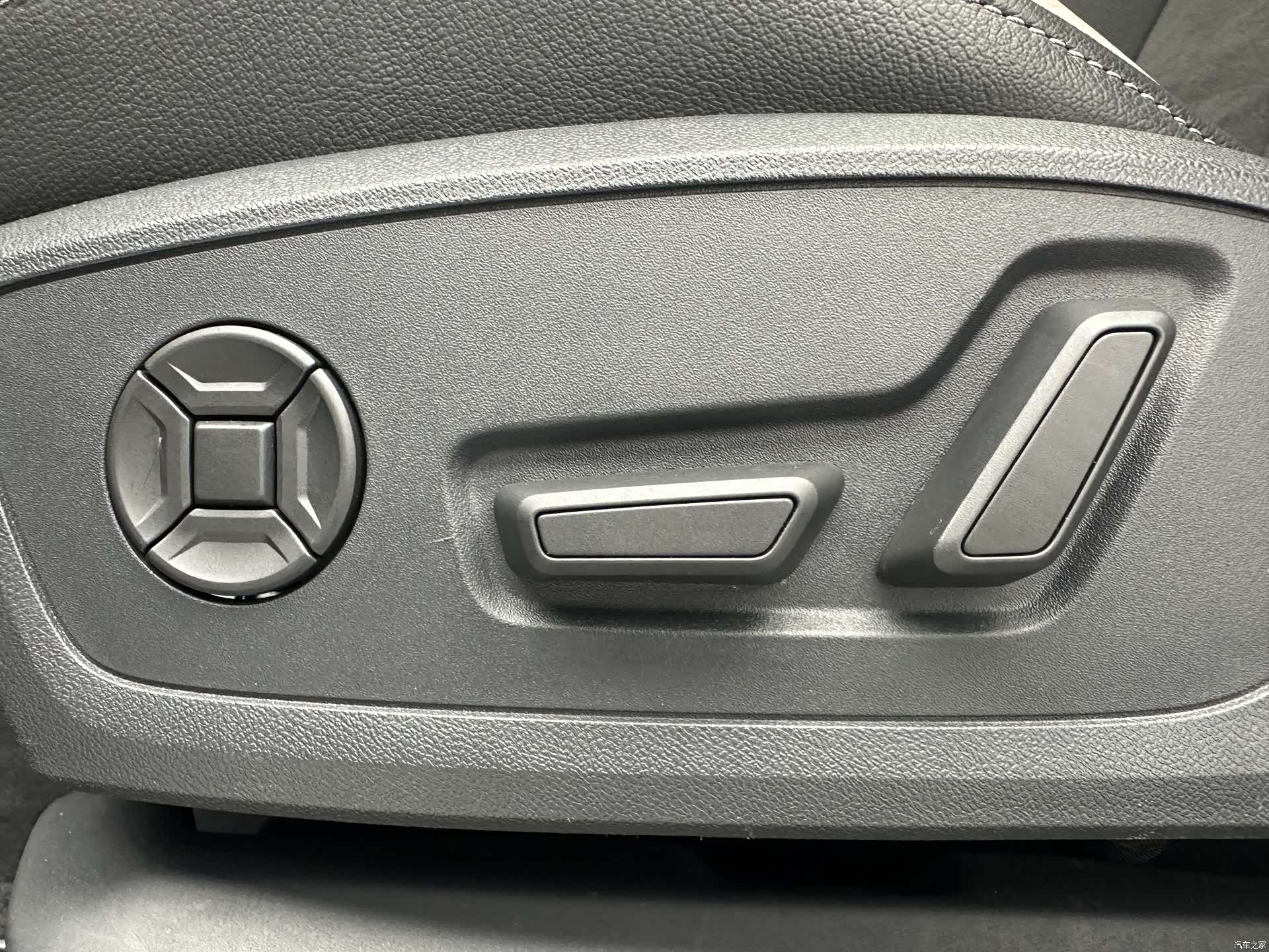 Audi Q3, 2023 13