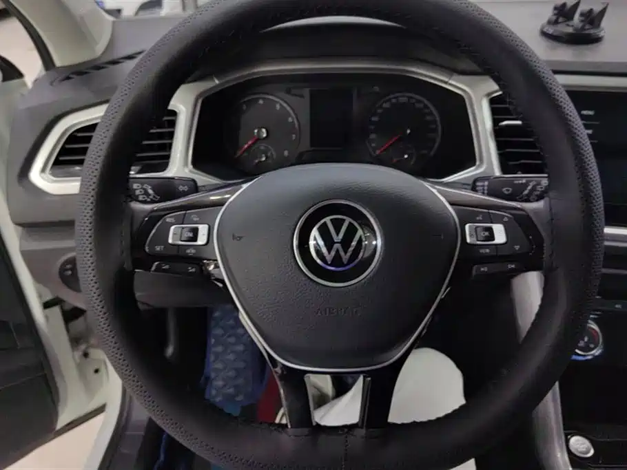 Volkswagen T-ROC exploring Songs Volkswagen T-ROC exploring Songs