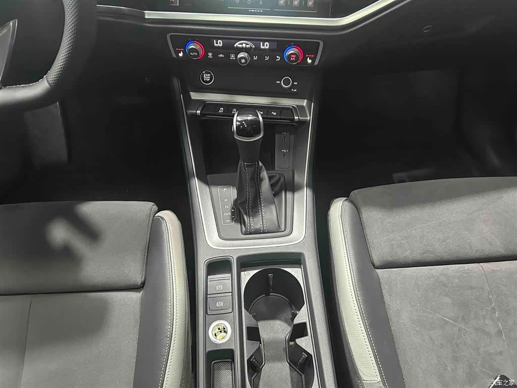Audi Q3, 2022 все фото