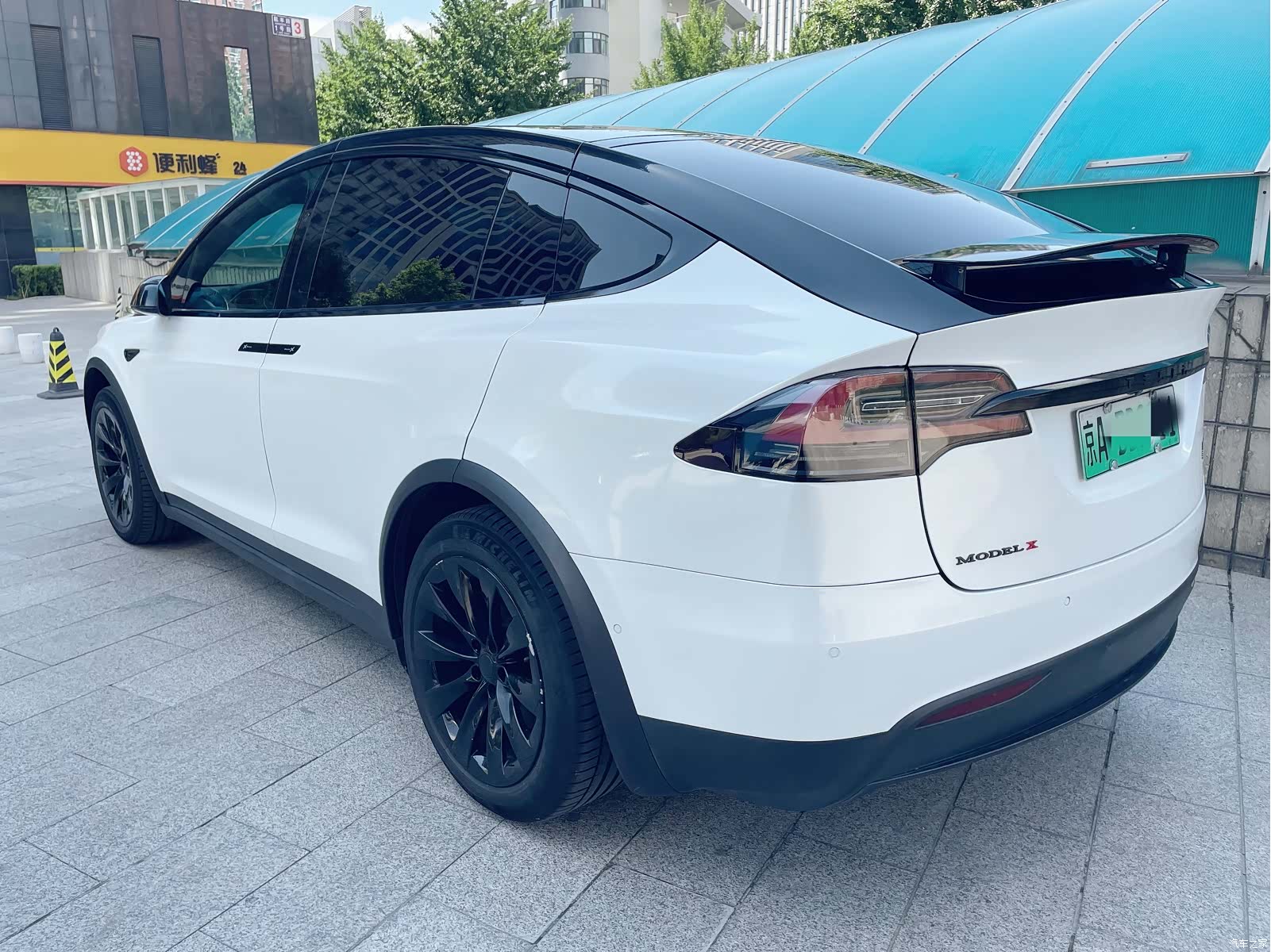 Tesla Model X, 2017 3