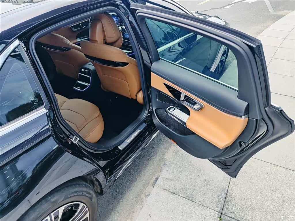 Mercedes-Benz E-Class, 2024 18