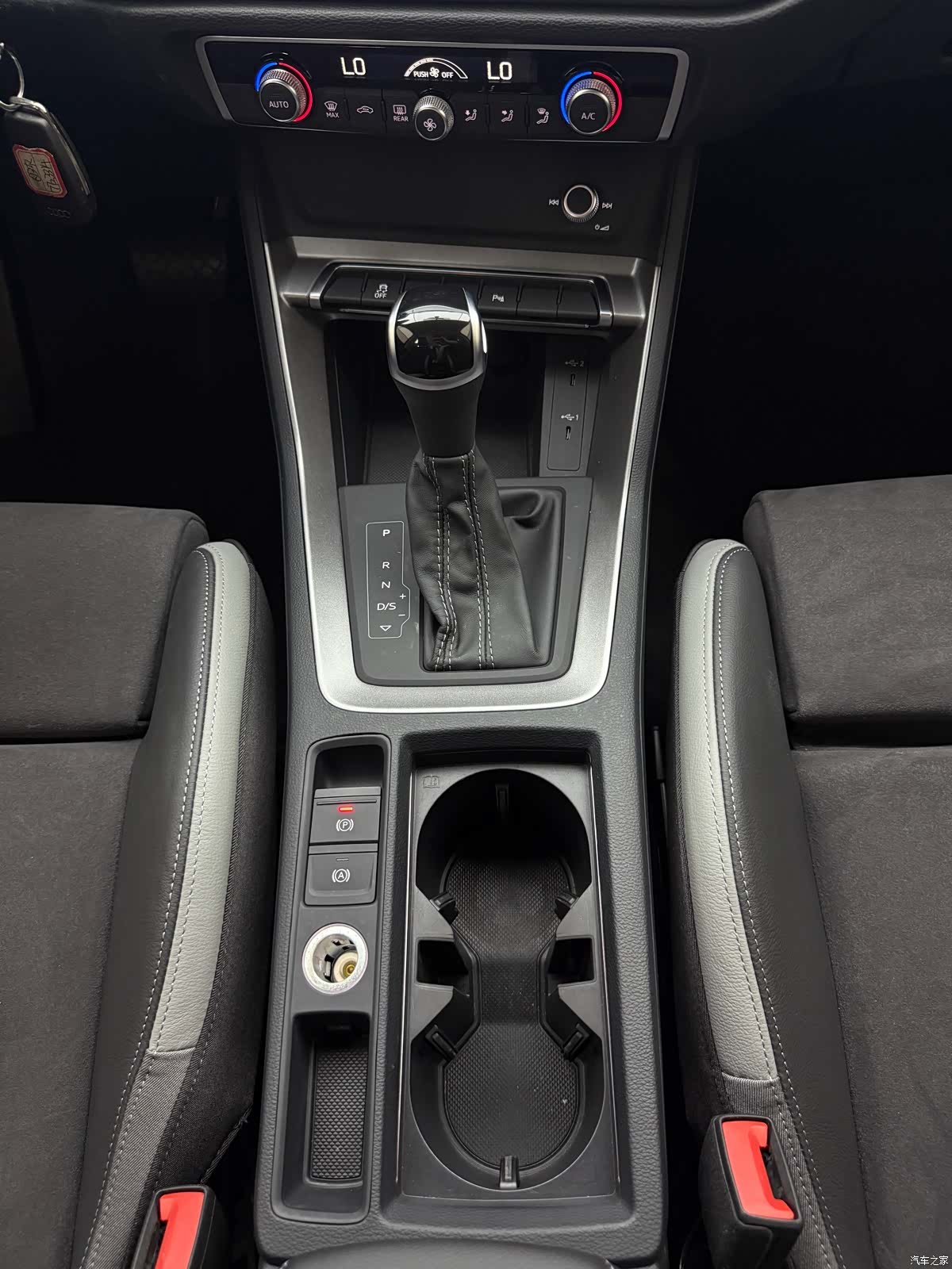 Audi Q3, 2022 12